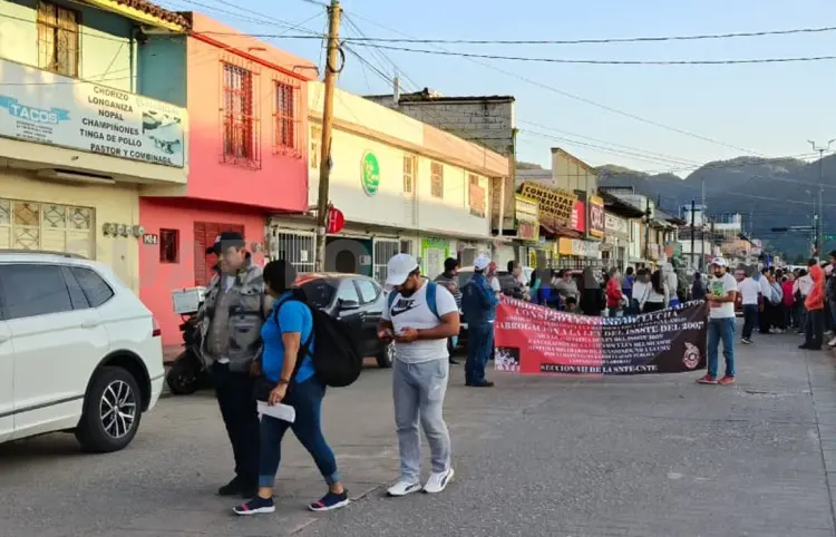 Exigen la presentación con vida de normalistas