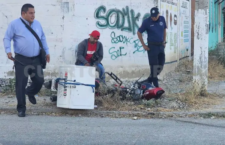 Motociclista se pasa la preferencia y lo embisten