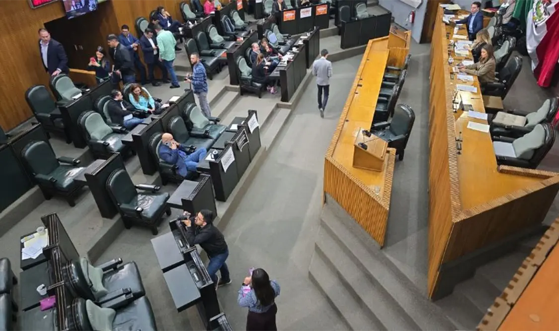 Aprueban bajar a 28 años la edad para ser gobernador