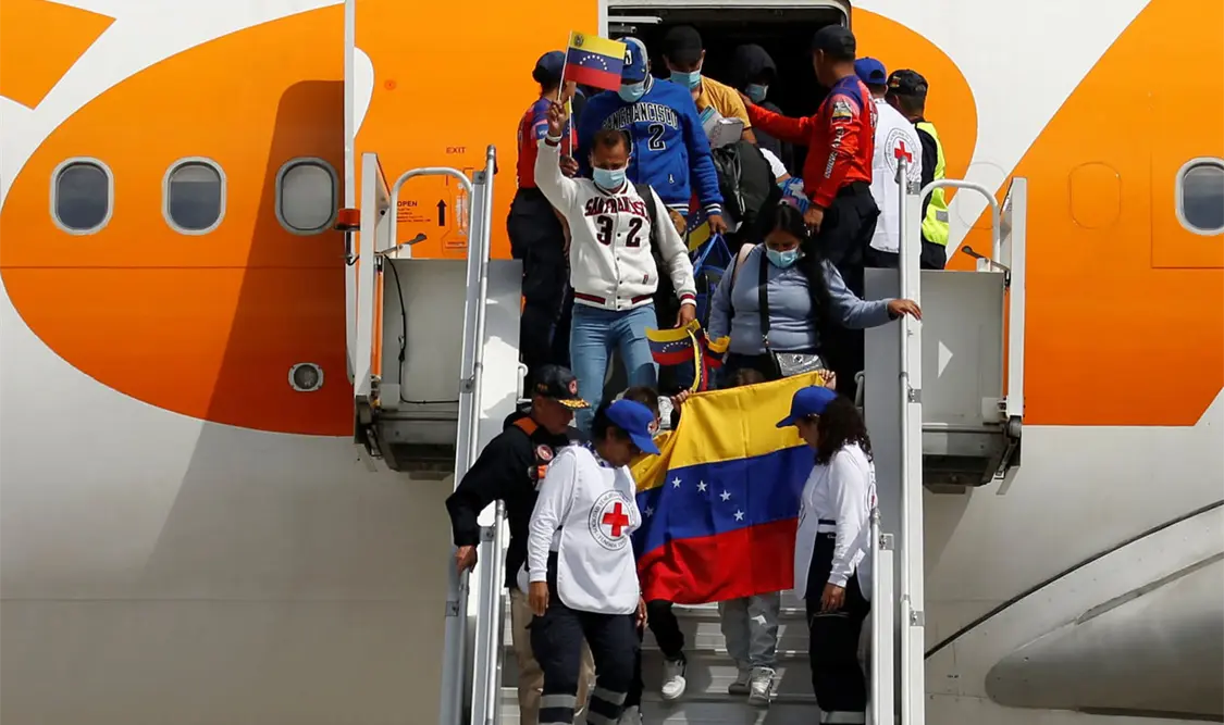 Coordinan México y Venezuela vuelos de repatriados