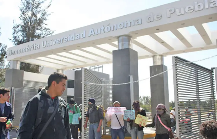 Estudiantes de Medicina levantan paro