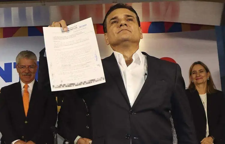 Silvano Aureoles, acusado de peculado