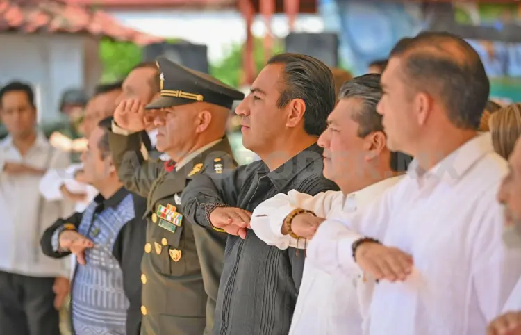 Asiste ERA a aniversario del natalicio de Ángel Albino Corzo