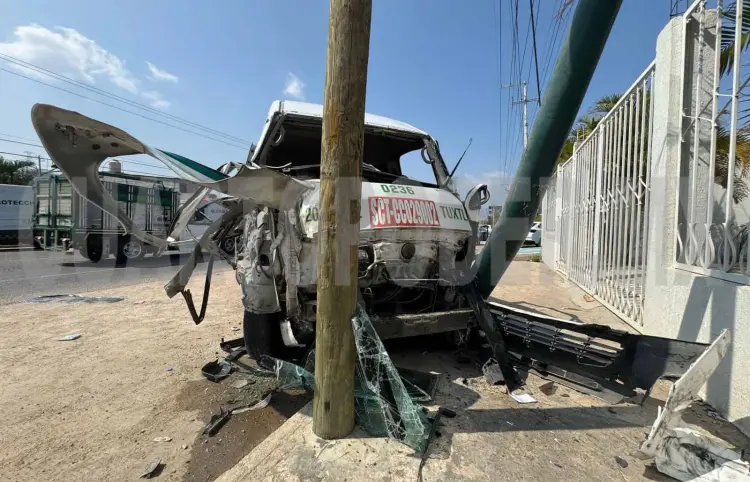 Accidente carretero deja 12 personas lesionadas