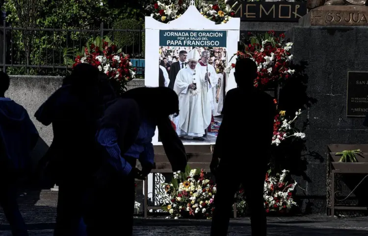 Rezan en la Basílica de Guadalupe por el Papa
