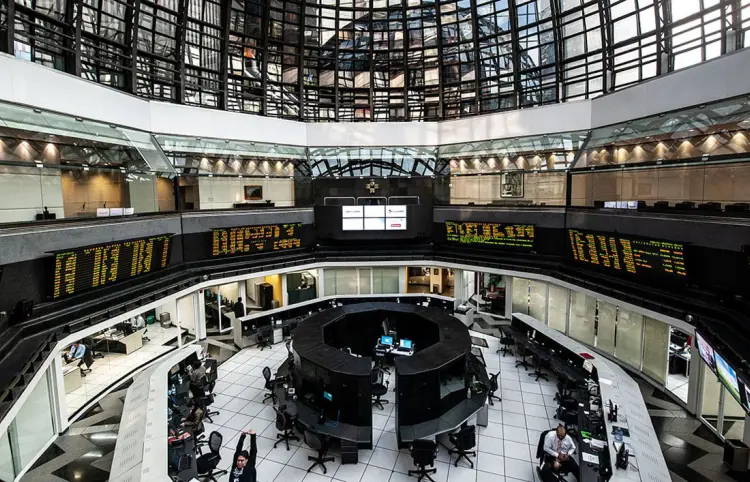 Peso cae ante anuncio de aranceles