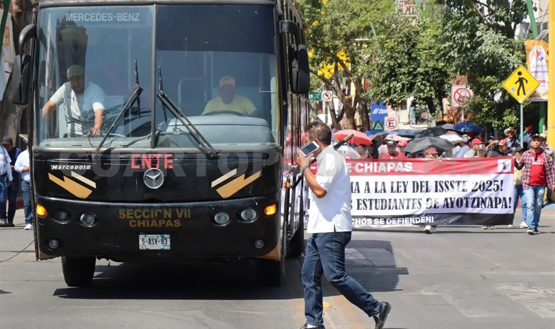 Maestros anuncian primer paro de labores en el año