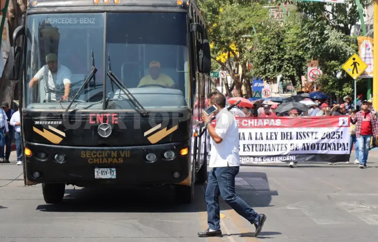 Maestros anuncian primer paro de labores en el año