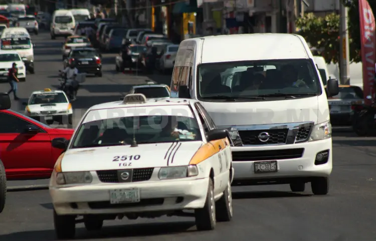 Vehículos piratas dominan las rutas federales