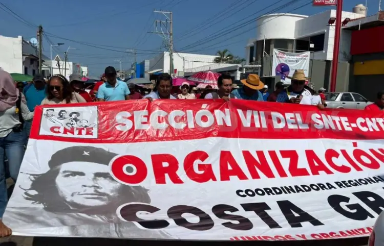 Tres mil escuelas sin clases por paro magisterial