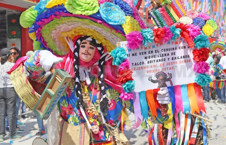 Miles de personas disfrutan el Carnaval