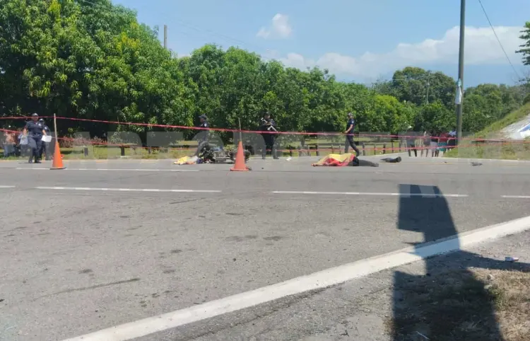 Fallece pareja al ser impactada por un tráiler