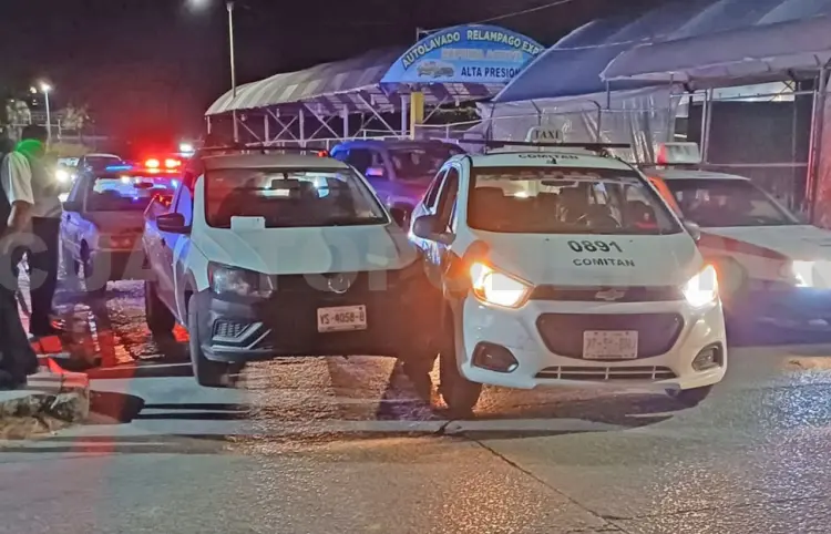 Taxista provoca colisión por corte de circulación