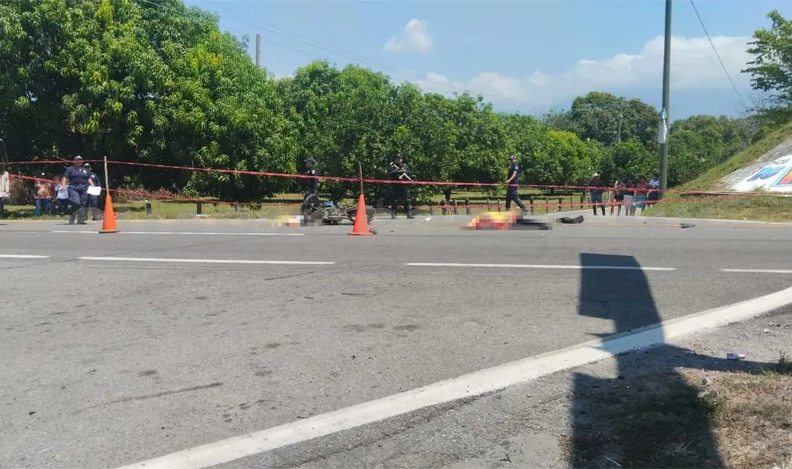 Fallece pareja al ser impactada por un tráiler