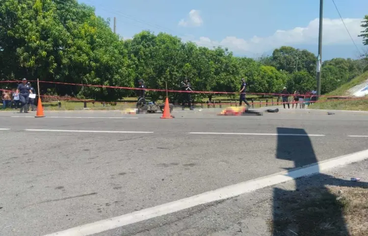 Fallece pareja al ser impactada por un tráiler