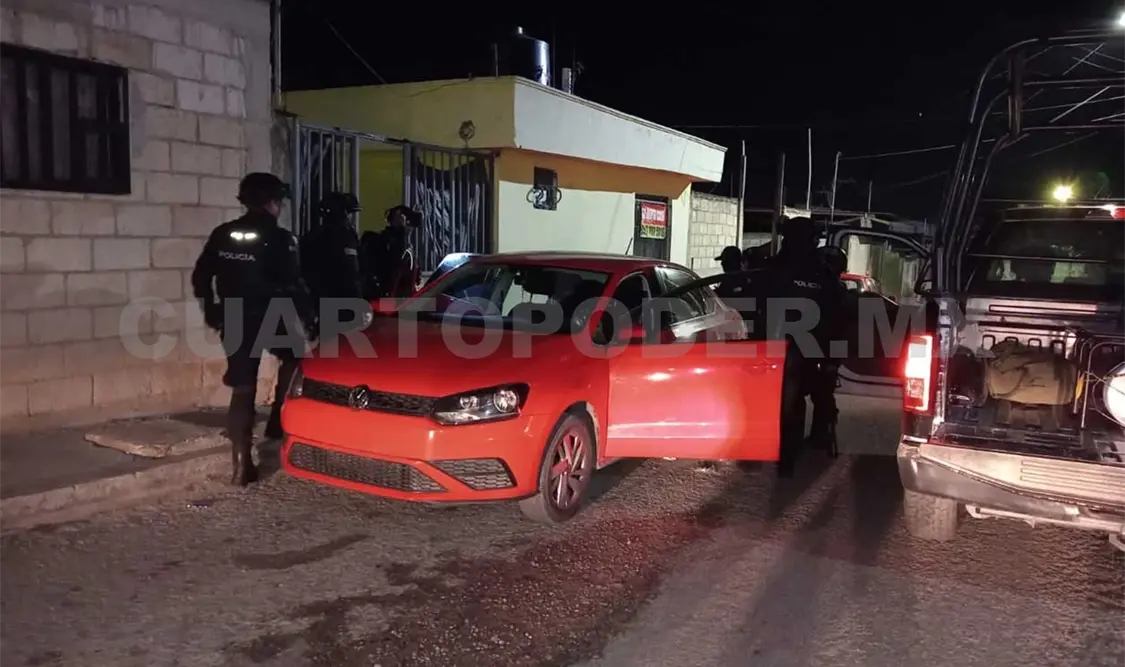 Los arrestan por portar armas y auto robado