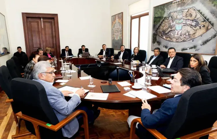 SNTE entrega pliego petitorio de maestros