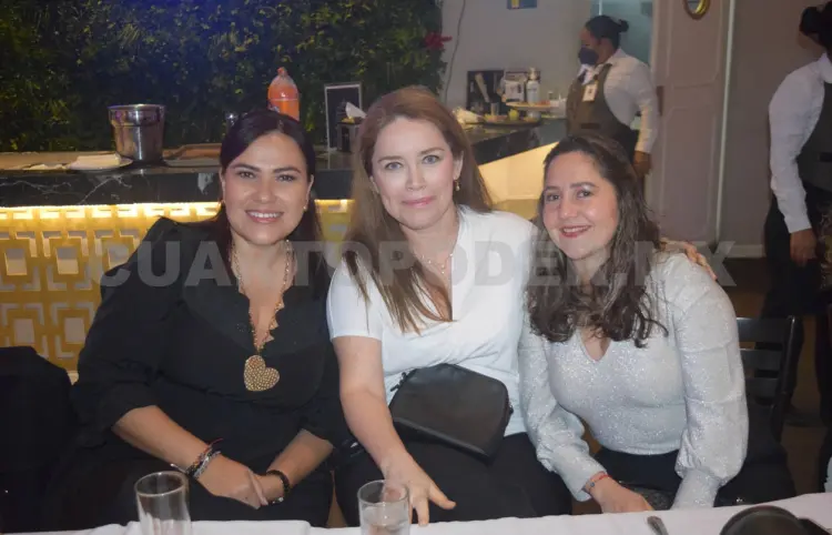 Felicitando a Maricarmen