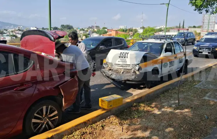 Chocan por alcance en el libramiento Norte