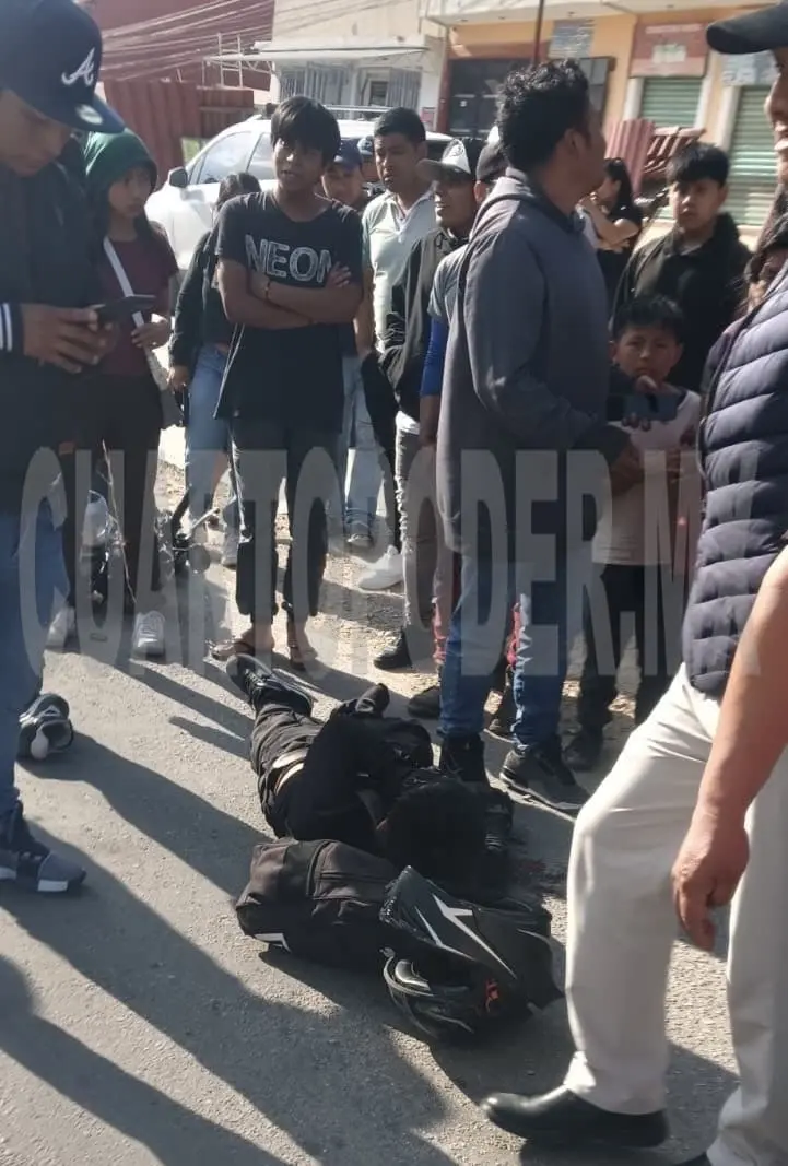 Ebrio conductor atropella a dos personas