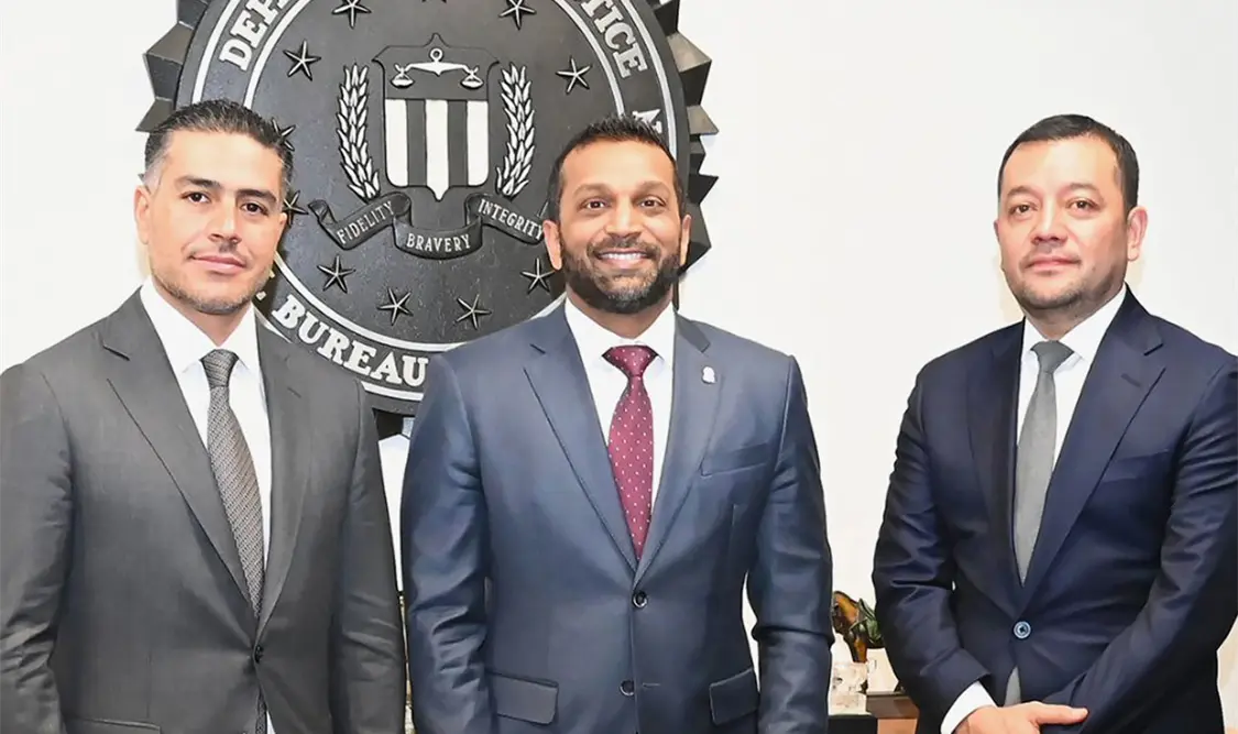 Director del FBI recibe a Omar García Harfuch en sus instalaciones; buscan reforzar cooperación entre ambos países. Cortesía