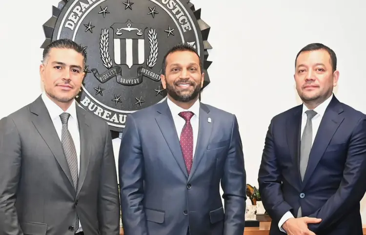 Harfuch se reúne con director del FBI