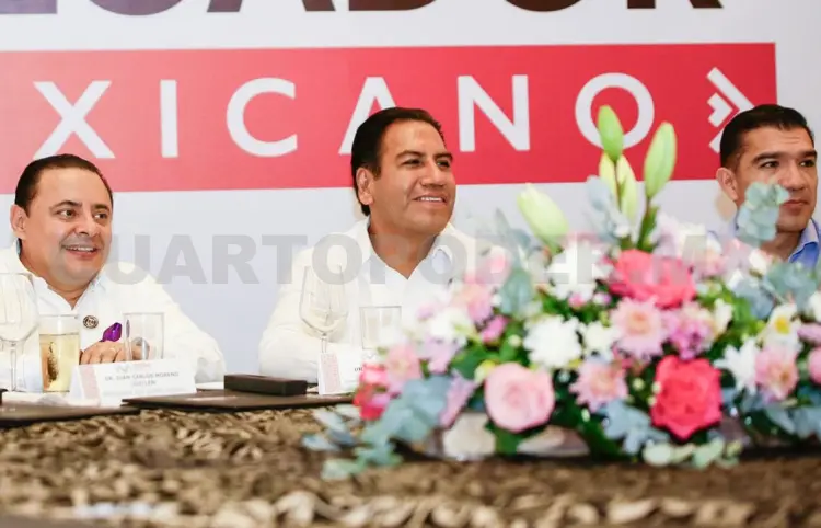 Gobernador reconoce a juzgadores en su día