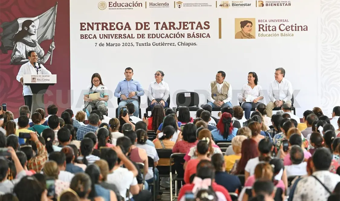 El mandatario destacó el esfuerzo de las madres de familia. Cortesía