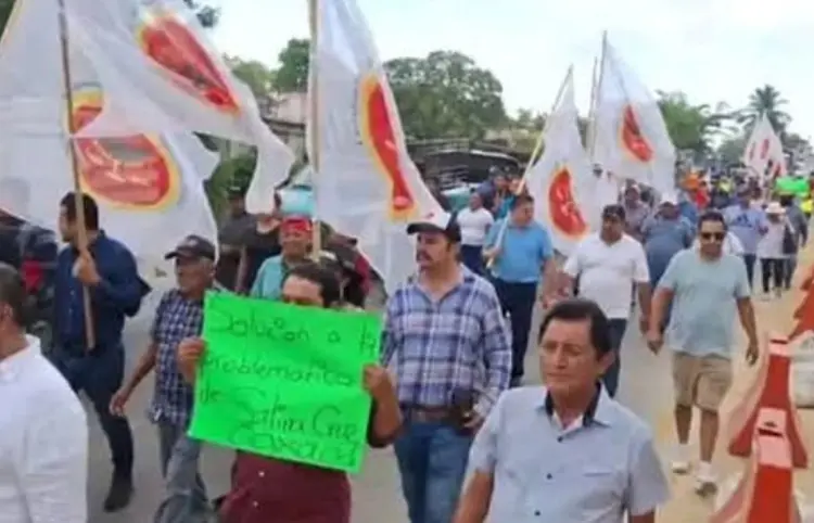 Trabajadores marchan contra despido de personal