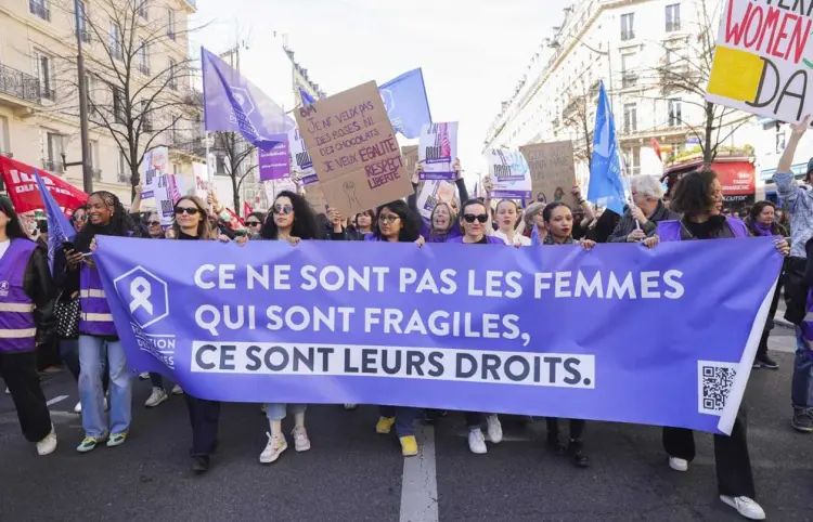 Francesas protestan contra la "epidemia fascista"