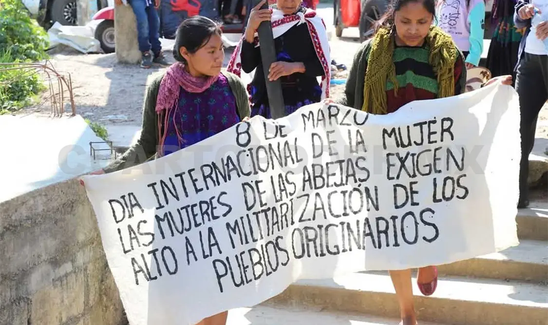 Las mujeres portaron pancartas en alusión al 8M. Cortesía
