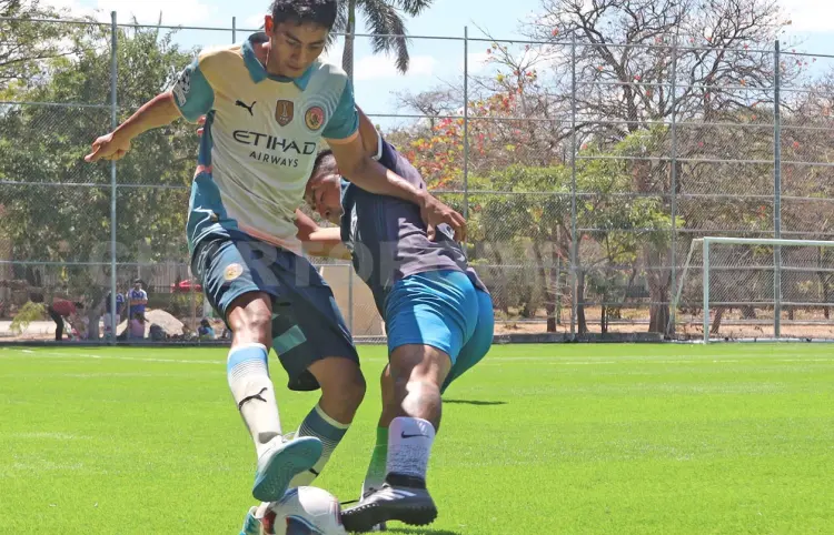 Pyresur sostiene su invicto y el liderato