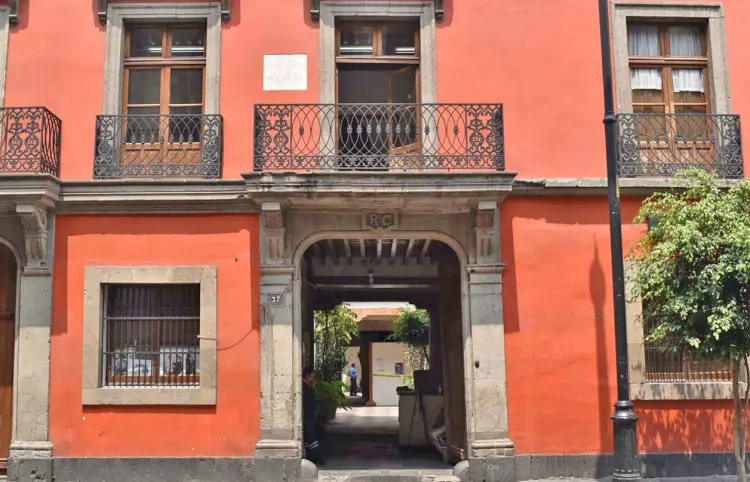 Presentan proyectos de literatura