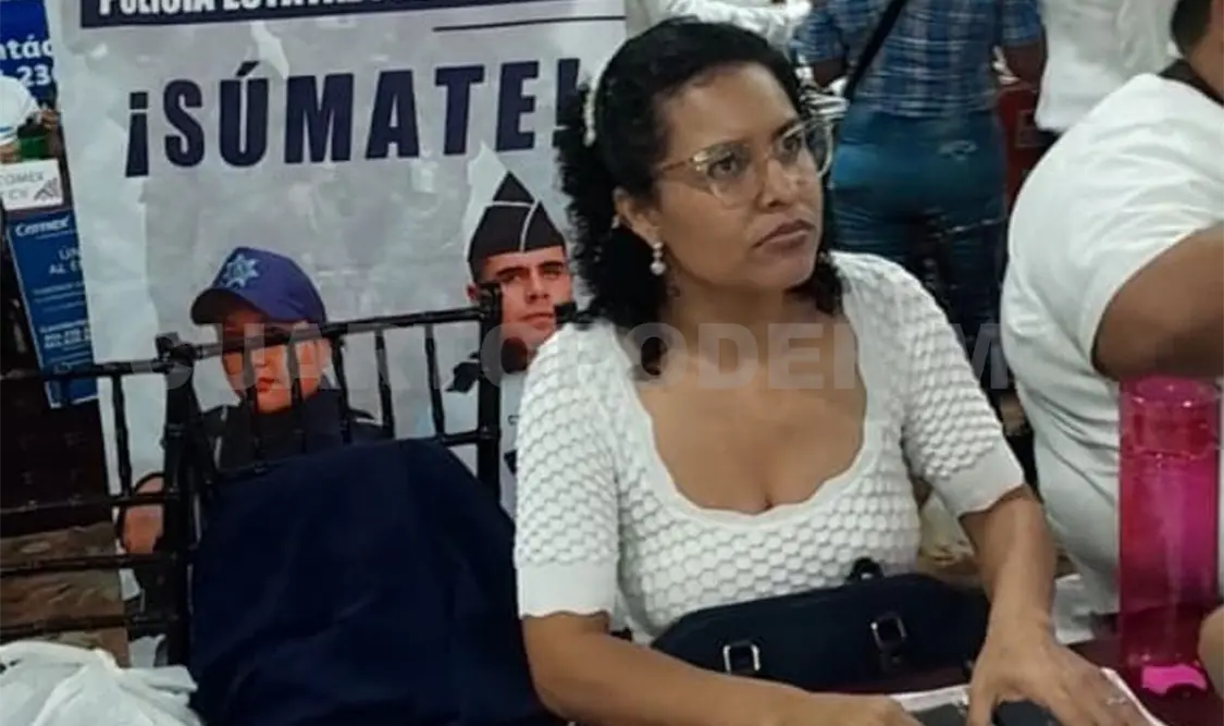 Tatuajes y piercing, aceptados para ser policía