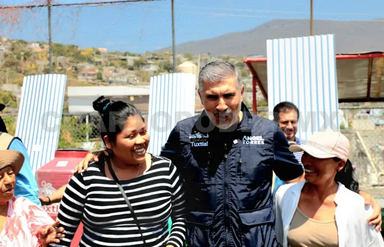 Ángel Torres da seguimiento a programas en Tuxtla
