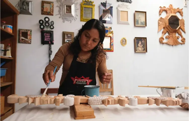 Mujeres se transforman en restauradoras