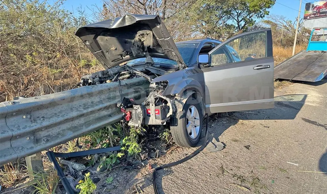 Choque casi le cuesta la vida a automovilista