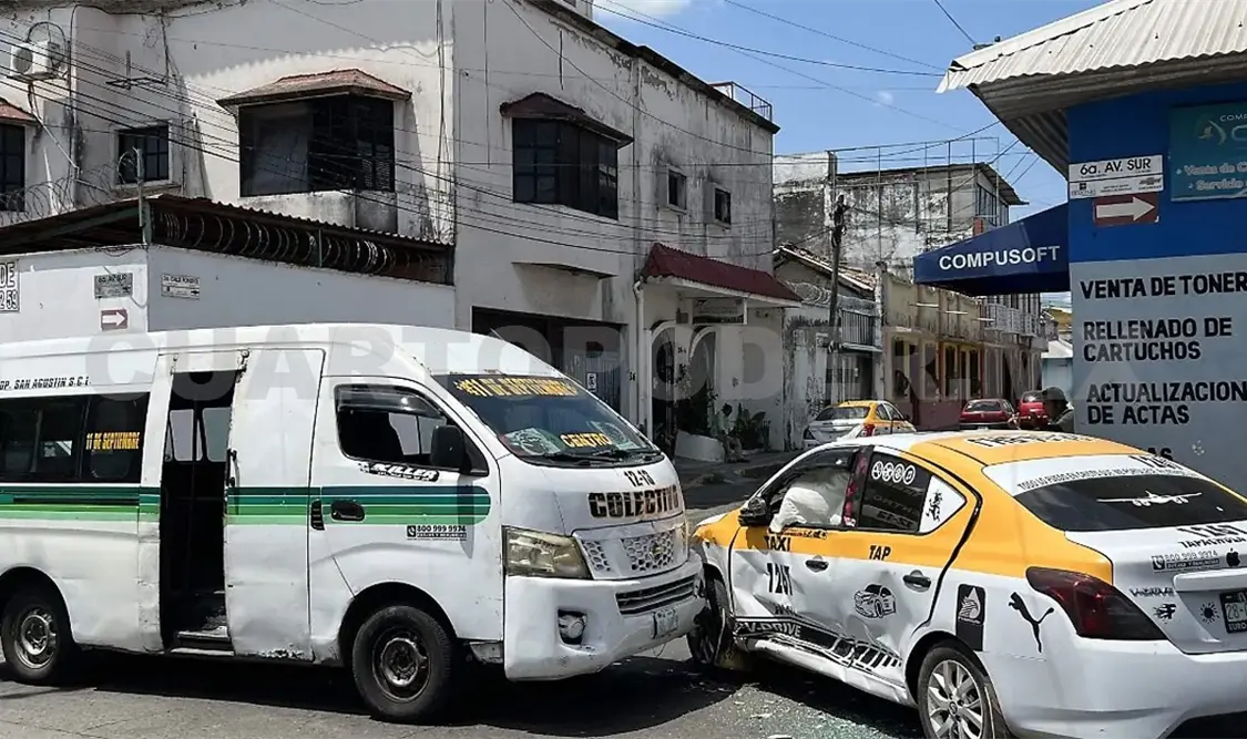 Colisión entre combi y taxi deja tres contusionados