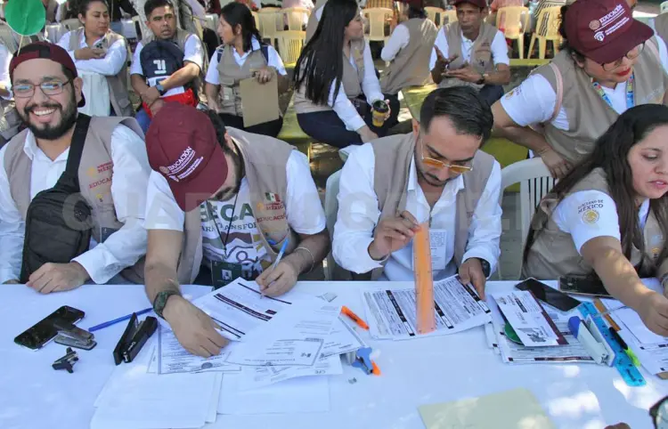 Inicia dispersión de tarjetas de beca Rita Cetina