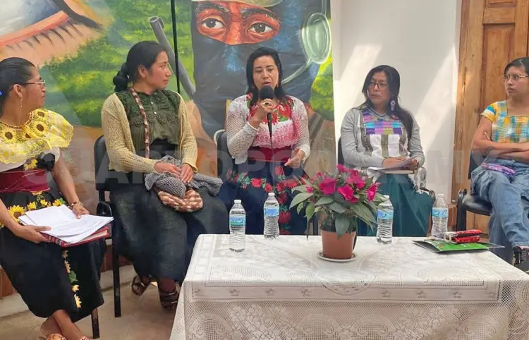 Mujeres indígenas participan en conversatorio