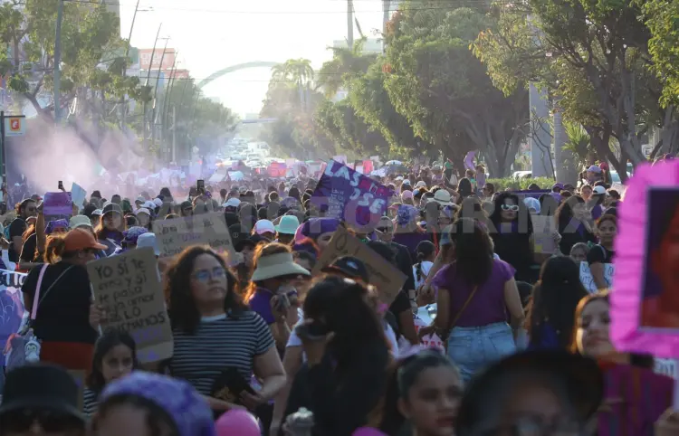 Exigen no perseguir a manifestantes del 8M