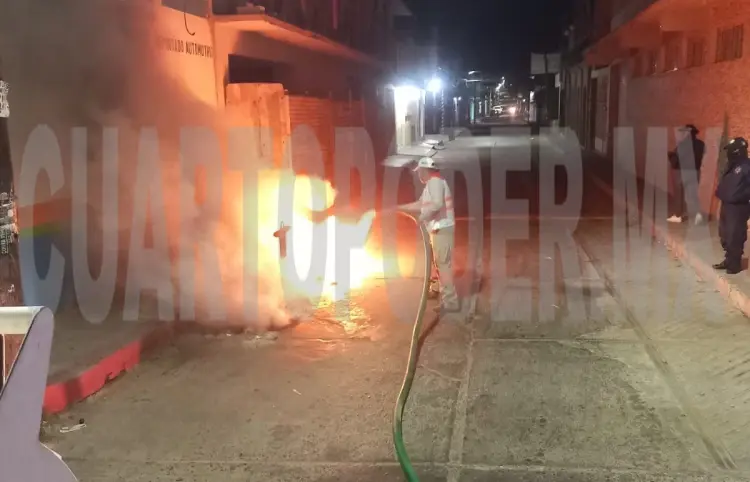 Le prende fuego a contenedores de basura