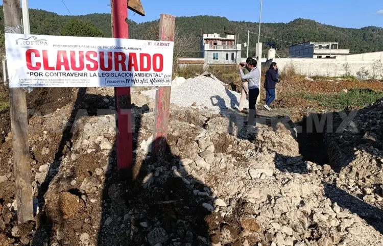 Clausuran obra en humedales y aseguran maquinaria