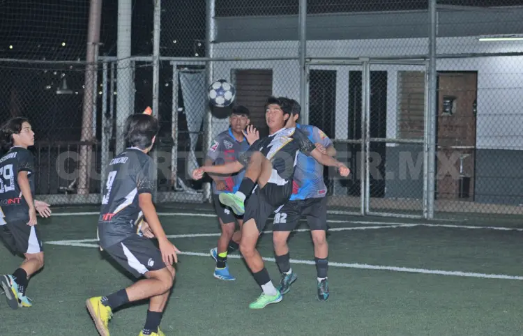Legends se corona en la Liga Palapa