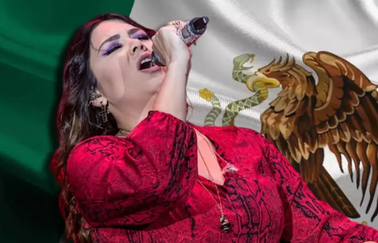 Yuridia defiende la bandera de México