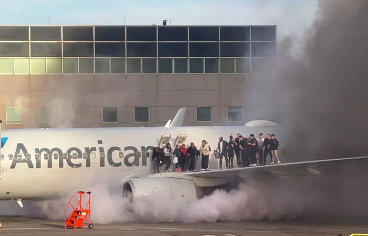 Avión de American Airlines se incendia