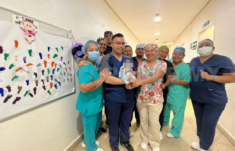 Salvan vida de gemelos prematuros en Tapachula