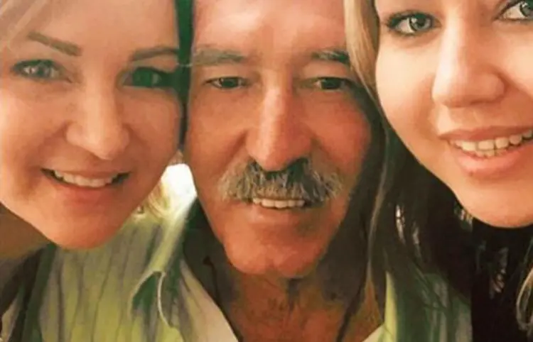Alicia, afectada por ausencia de su papá