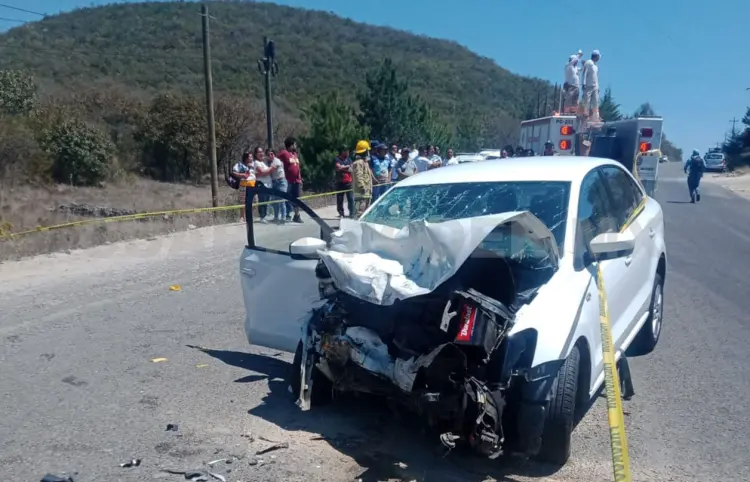 Pierde la vida al impactar de frente a automóvil