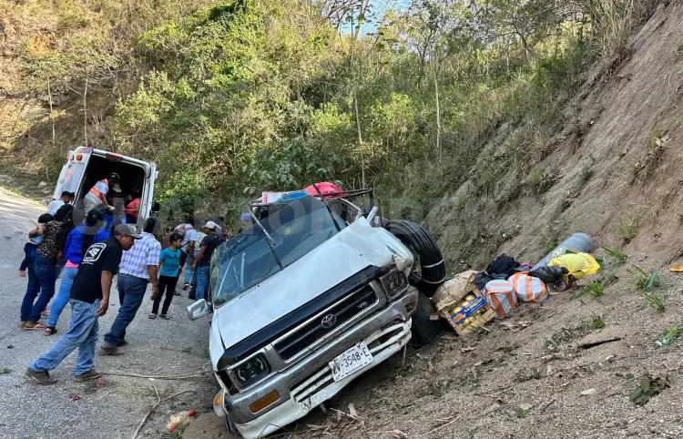 Se le van los frenos y se estampa en cerro